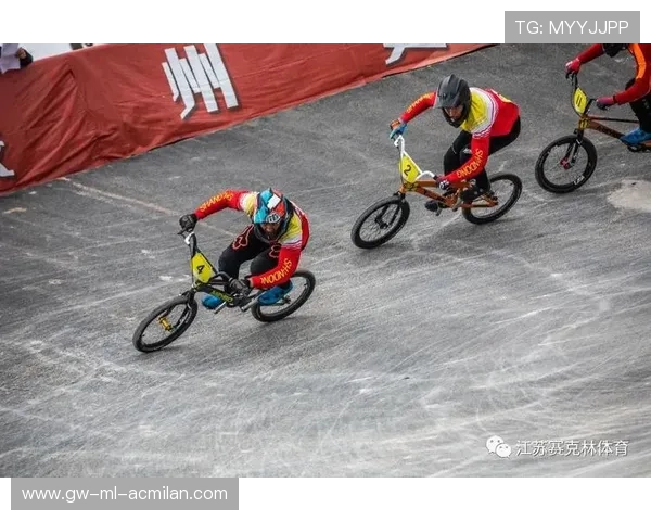 陕西黄河之滨举办国际职业骑手竞速赛事吸引120余名选手参赛 陕西黄河之滨举办国际职业骑手竞速赛事吸引120余名选手参赛