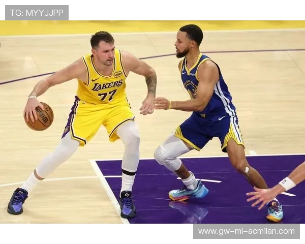 东契奇与替补球员配合成湖人攻坚利器 东契奇与替补球员配合成湖人攻坚利器