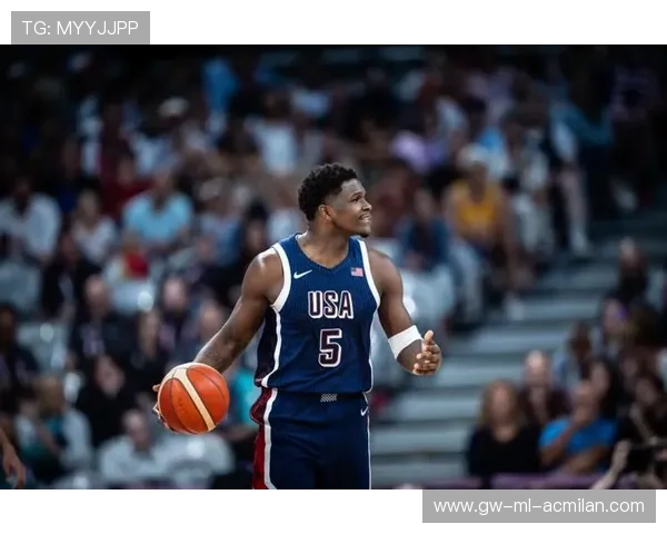 爱德华兹风车暴扣成为全场最热瞬间