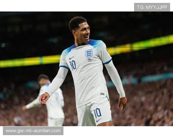 贝林厄姆高速护球摆脱压力，英格兰中路优势逐步扩大